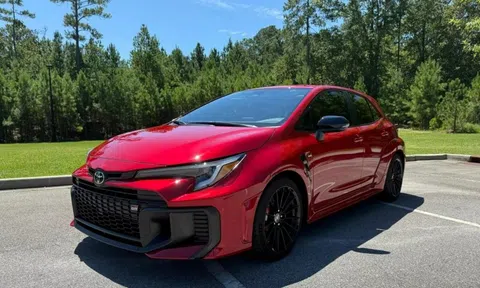 Chạy 1.200 km, Toyota GR Corolla mất gần 16% giá trị sau một tháng