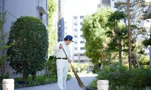 Kiếm hơn 5 tỷ đồng mỗi năm, người đàn ông U60 vẫn làm lao công ở chung cư