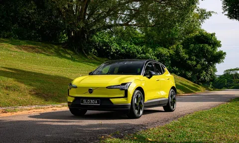 Mở cửa xe điện Volvo bằng thẻ từ - tưởng là tiện, hóa ra phiền