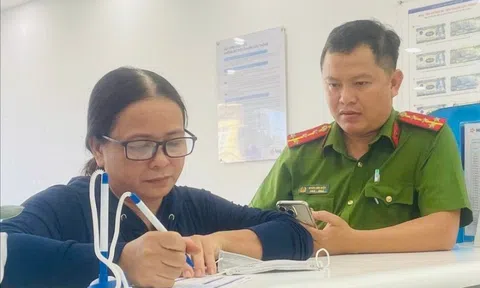 Nhận được 1 tỉ đồng chuyển nhầm, người phụ nữ vội vàng báo công an