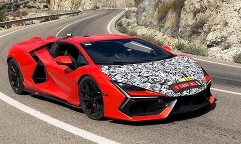Siêu xe Lamborghini Revuelto phiên bản mới đang được thử nghiệm?
