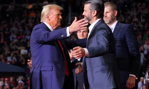 Rò rỉ số điện thoại của Thủ tướng Australia và Donald Trump Jr.