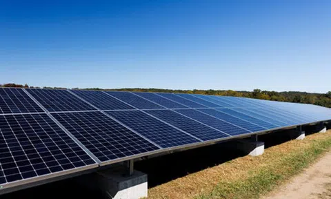 Trang trại điện mặt trời trên… bãi rác, sản xuất 8,2 triệu kWh “điện sạch”