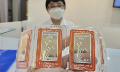 Giá bạc hôm nay 15-10: Bất ngờ giảm mạnh