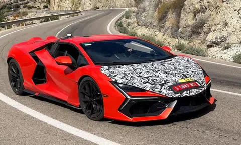 Siêu xe Lamborghini Revuelto phiên bản mới đang được thử nghiệm?