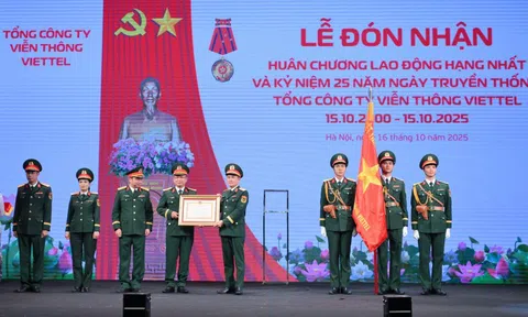 Viettel Telecom nhận Huân chương Lao động hạng Nhất