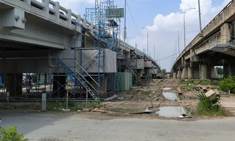 "Thần đèn" bắt đầu nâng cầu Bình Phước 1 lên cao thêm 1,25 m