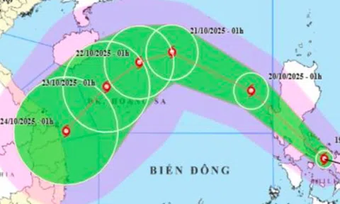 Bão Fengshen giật cấp 10, vào Biển Đông chiều tối nay