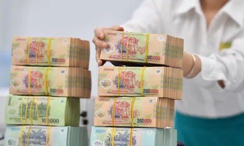 Thu ngân sách Nhà nước hơn 2 triệu tỷ đồng, vượt dự toán cả năm