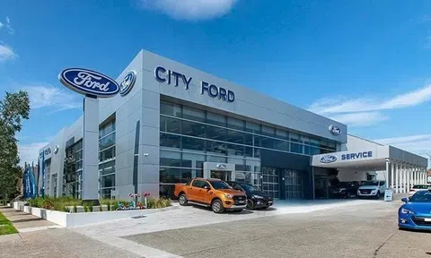 Người nhà lãnh đạo doanh nghiệp đua nhau bán cổ phiếu