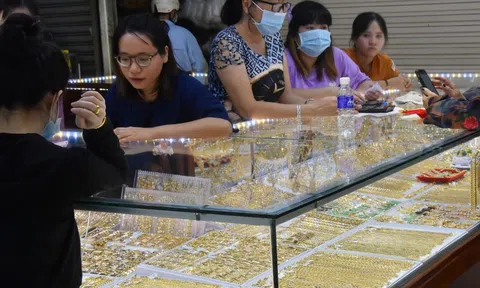 Giá vàng hôm nay 22-10: Vàng trong nước giảm sốc