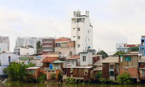 Yêu cầu đẩy nhanh chỉnh trang đô thị khu vực ven kênh tại phường Chánh Hưng, Bình Đông và Phú Định