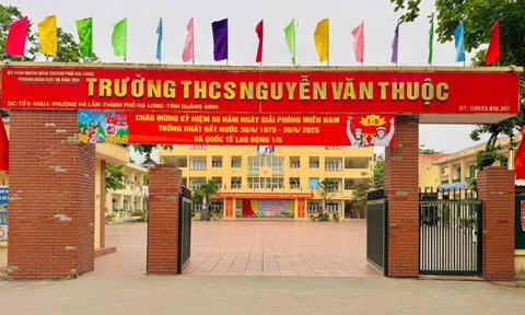 Cách chức hiệu trưởng chỉ đạo sửa điểm từ yếu lên giỏi cho con cán bộ phường