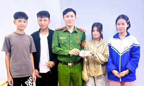 Nhặt được cọc tiền rơi bên đường, 4 học sinh tới công an tìm người mất