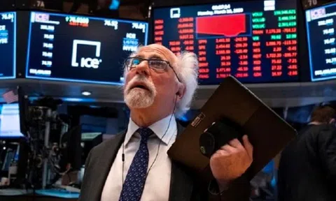 Khối ngoại tiếp đà bán ròng 1.200 tỷ trong phiên VN-Index giảm sâu, tâm điểm xả mạnh bộ đôi cổ phiếu "bank, chứng"