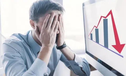 Điều gì khiến VN-Index bất ngờ bị "đánh úp" giảm 30 điểm vào cuối phiên?
