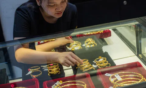 Giá vàng trong nước rớt mạnh