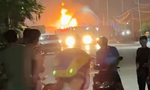 Va chạm với thanh giới hạn chiều cao, xe bồn chở khí hóa lỏng LPG cháy dữ dội