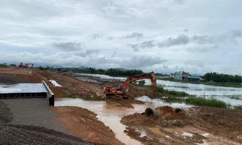 Gia Lai yêu cầu khẩn trương tháo dỡ đường công vụ cản trở thoát lũ