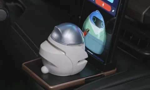 Chim biết nói Eporo - bạn đồng hành AI mới của chủ xe Nissan