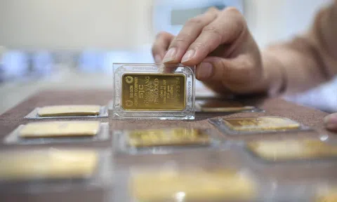 Vì sao giá vàng trong nước đắt hơn thế giới cả chục triệu đồng?