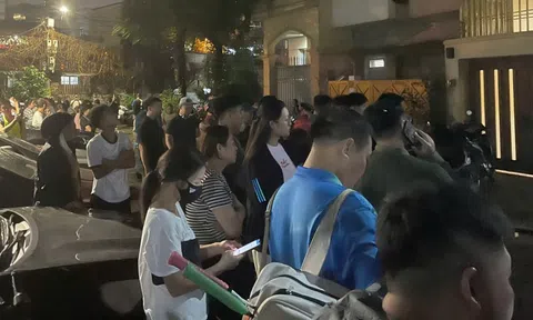 Cháy tại tầng chung cư, người dân hoảng sợ sơ tán