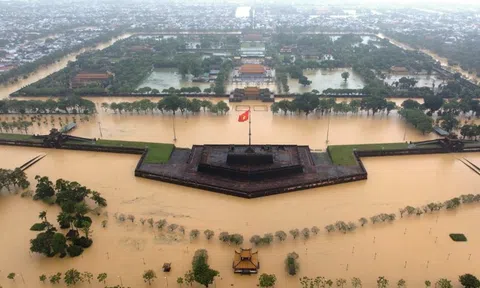 Miền Trung dự báo tiếp tục mưa lớn tới 700 mm, diễn biến phức tạp