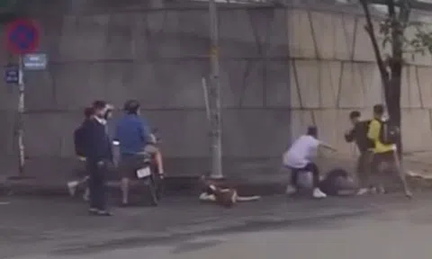 Truy xét nhóm học sinh đánh nhau ngay giao lộ ở TP HCM