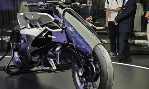 Đi triển lãm ôtô Nhật Bản xem xe máy điện của tương lai