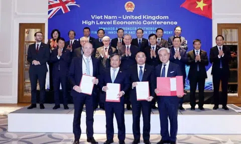 Ký bản ghi nhớ hình thành trung tâm sửa chữa máy bay lớn tại Vân Đồn