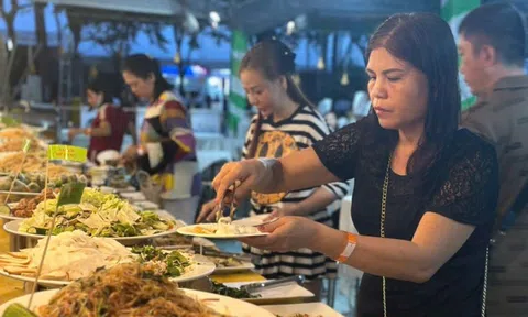 Thực khách choáng ngợp trong đêm khai mạc Lễ hội Ẩm thực chay 2025