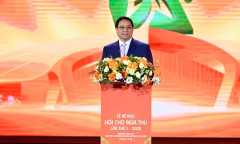 Thủ tướng: Hội chợ Mùa Thu là "một bức họa sinh động về sức sống của hàng hóa Việt Nam"