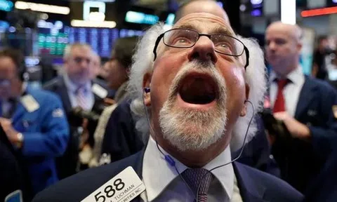 Các cá voi “xả” gần 2 tỷ USD Bitcoin ngay trước khi BTC rơi thủng 100.000 USD