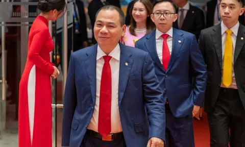 Tất cả thành viên gia đình ông Phạm Nhật Vượng đã lộ diện