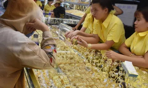 Giá vàng hôm nay 5-11: "Bốc hơi" rất mạnh