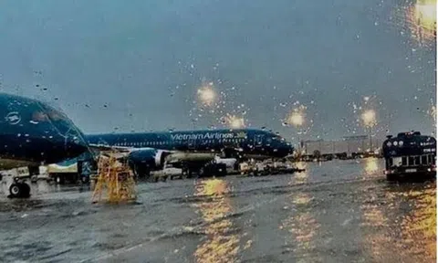 8 sân bay chịu ảnh hưởng trực tiếp của bão số 13, hàng loạt chuyến bay bị hoãn, hủy