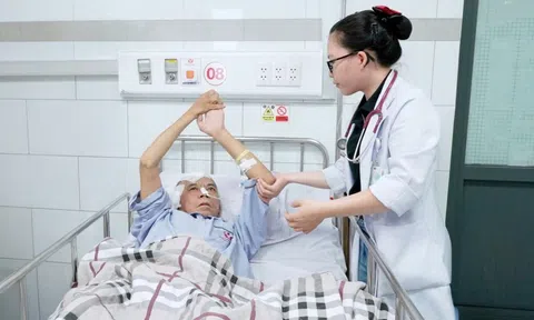 Kịp thời cứu người đàn ông bị đột quỵ, phù não nặng