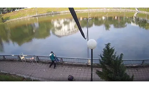 Nam sinh lớp 8 hành hung bạn rồi hất xuống hồ nước