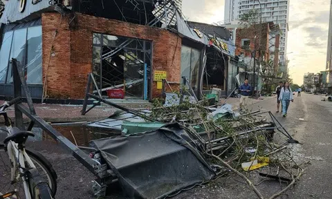 Bão số 13 Kalmaegi khiến 5 người chết, hơn 2.600 nhà bị sập, hư hỏng và tốc mái