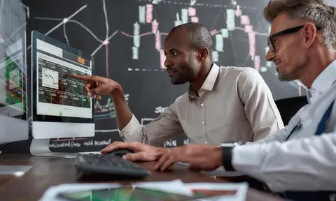 Khối ngoại thẳng tay bán ròng hơn 1.300 tỷ đồng trong phiên VN-Index giảm sâu, cổ phiếu nào bị "xả" mạnh?