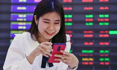 Chứng khoán 'quay xe' bất ngờ