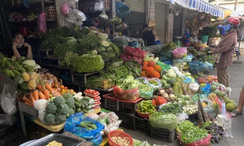 Giá rau củ tăng mạnh sau bão