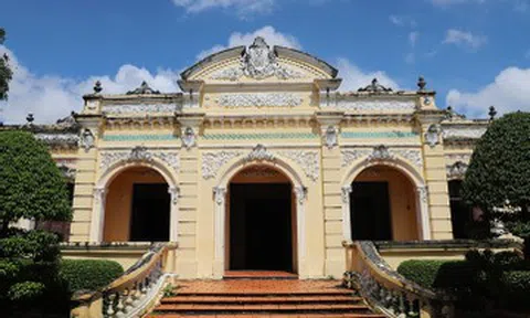 Chuyện ít biết về ngôi nhà hơn 100 năm liên tục đổi công năng ở miền Tây