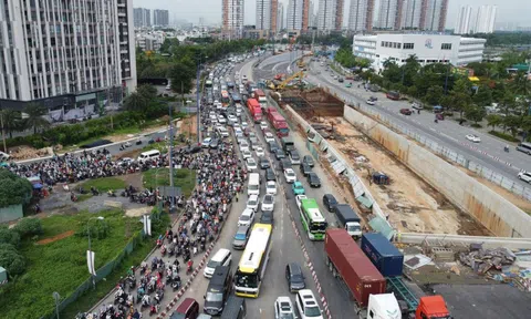 TP HCM: Khẩn trương kiểm tra, sửa chữa hạ tầng giao thông sau mưa lớn