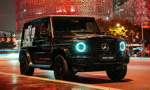 Mẫu xe đặc biệt chở chiếc cúp Chung kết Thế giới Liên Minh Huyền Thoại