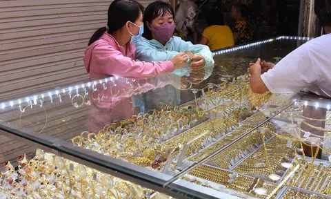 Giá vàng hôm nay 11-11: Tăng rất mạnh, lập đỉnh trong hai tuần qua