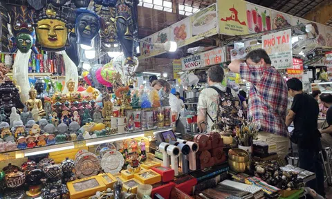 Một tiểu thương bán rau củ ở chợ Thủ Đức bị lừa 150 triệu đồng