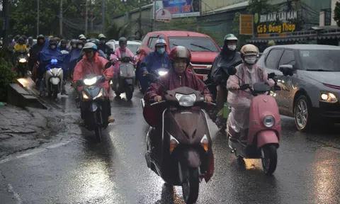 Thời tiết hôm nay: TP HCM bất ngờ mưa lớn, sấm sét khắp nơi