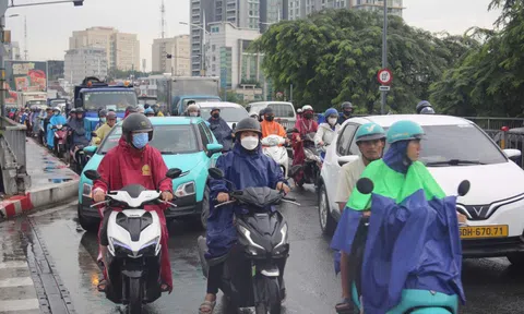 Mưa lớn ở TPHCM sáng nay có bất thường?