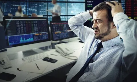 Khối ngoại tiếp đà bán ròng gần 500 tỷ đồng phiên VN-Index khởi sắc, xả mạnh hàng loạt cổ phiếu "bank, chứng"